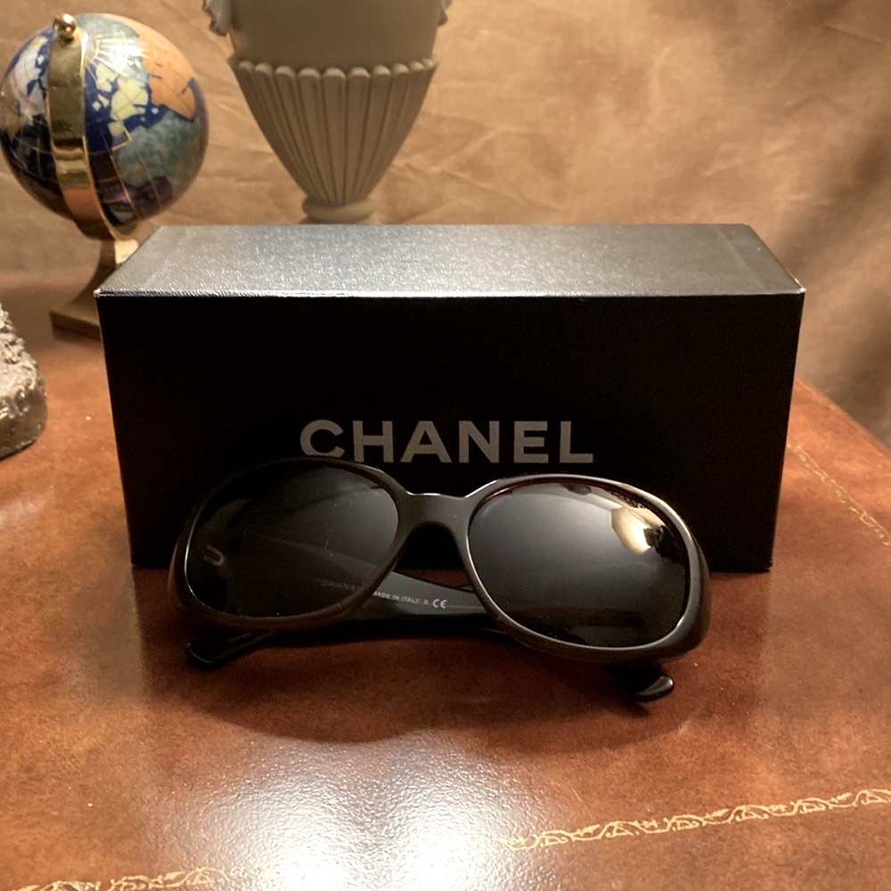 CHANEL Sunglasses-Brown Frame Black Camellia on arms-EUC COA & Chanel box - Picture 2 of 12